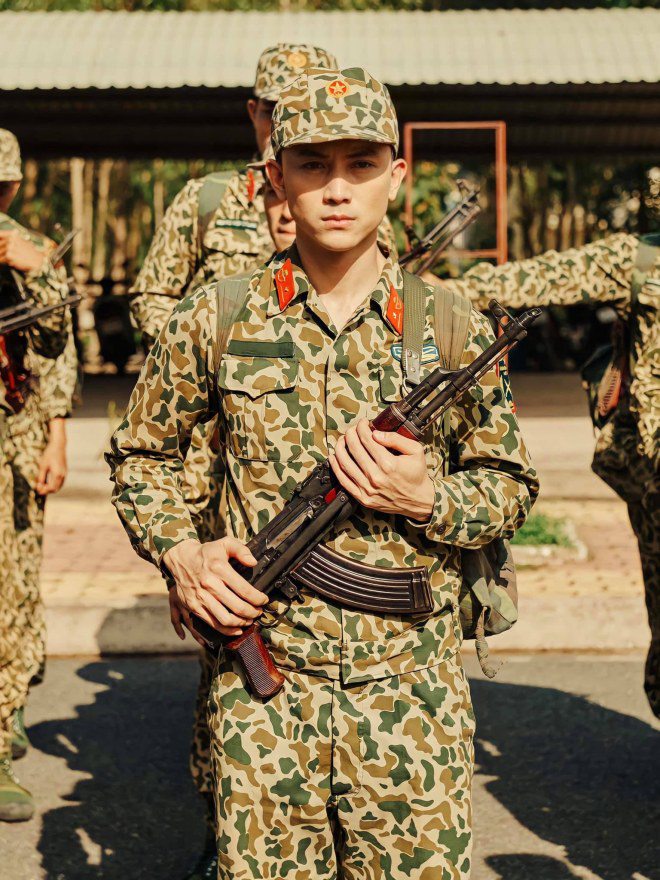 Hoàng Anh Vũ nhập ngũ cùng Dương Hoàng Yến, Hậu Hoàng, Mũi trưởng Long - 1