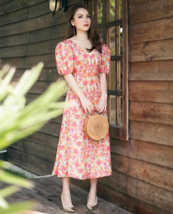 Khéo chọn phụ kiện khi diện váy hoa, các mỹ nhân Việt trông nổi bật lại sang xịn ngút ngàn - 9