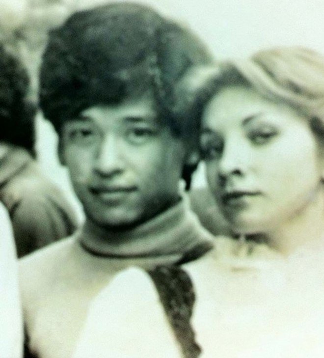 amp;#34;Nam MC 10 lần làm đám cướiamp;#34; tiết lộ loạt ảnh hiếm, chụp bên người bạn học cực xinh - 5