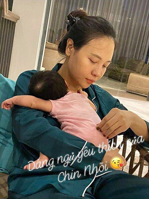 Kích sữa cho con sau sinh: Đàm Thu Trang, Hòa Mindy cùng bật khóc vì ngực rỉ máu - 5