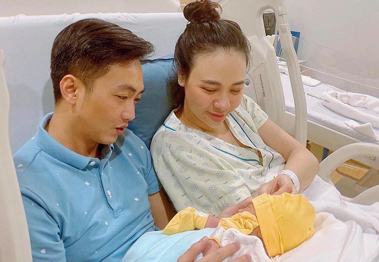 Vợ Cường Đô La kể thái độ con riêng của chồng trước khi em cùng cha khác mẹ chào đời - 2