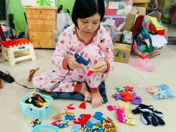 Cất bằng đại học, người phụ nữ ở nhà vừa chăm con vừa khởi nghiệp, thu tiền đều tay