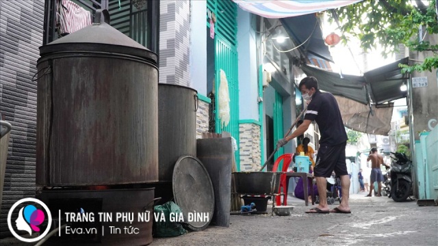 Tết Đoan Ngọ chỉ có ở Sài Gòn: Xóm bánh ú lá tre tấp nập người mua kẻ bán - 13