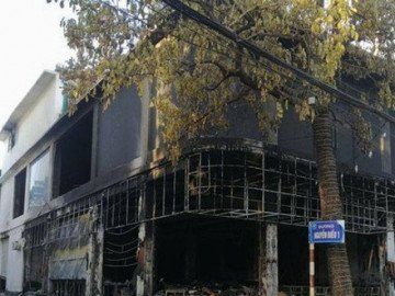 Hiện trường tan hoang vụ cháy phòng trà ở TP.Vinh, 6 người chết
