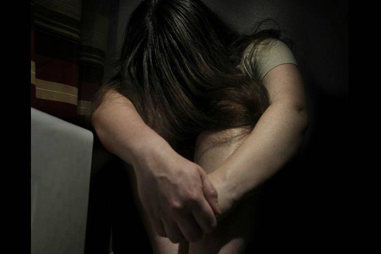 Ly kỳ vụ án bác sĩ xâm hại nữ sinh ngay tại phòng khám: Thông tin bất ngờ từ người vợ - 1