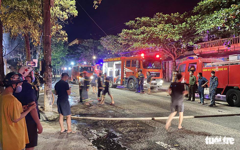 Hiện trường tan hoang vụ cháy phòng trà ở TP.Vinh, 6 người chết - 4