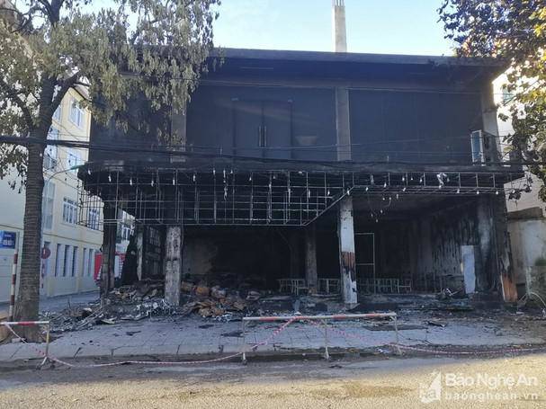 Hiện trường tan hoang vụ cháy phòng trà ở TP.Vinh, 6 người chết - 9