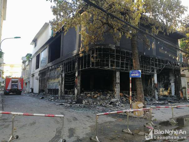 Hiện trường tan hoang vụ cháy phòng trà ở TP.Vinh, 6 người chết - 10