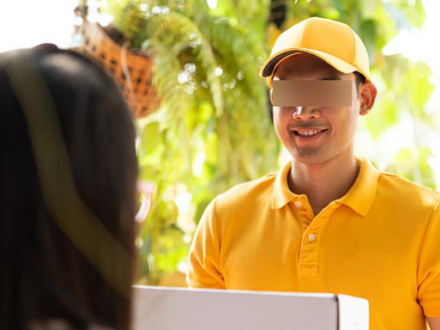 Ngoại tình với anh shipper kém 19 tuổi sau nhiều lần nhận hàng, người phụ nữ chiếm đoạt 2,6 tỷ