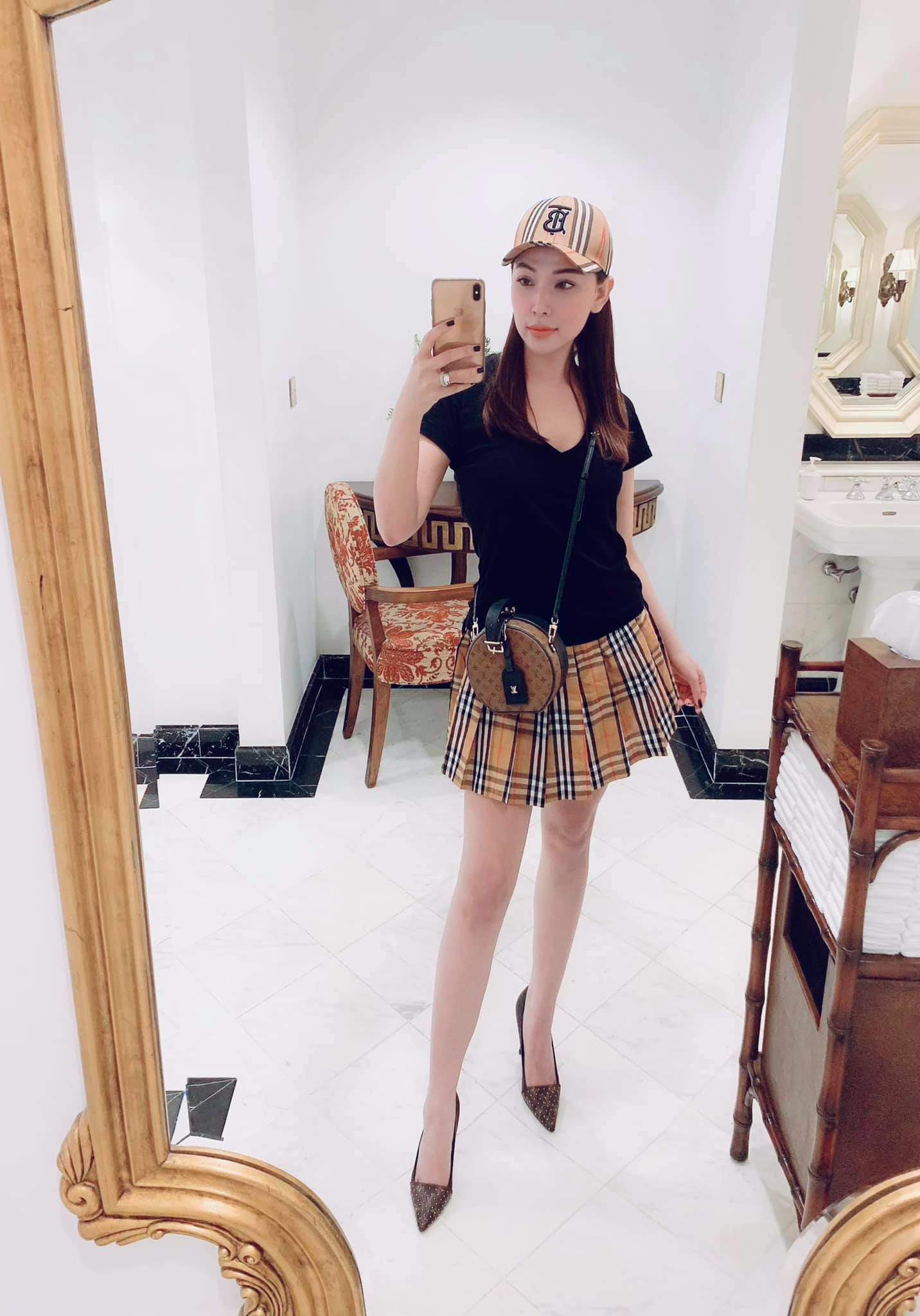 Bạn thân Ngọc Trinh, được Tiến Linh theo dõi, ăn mặc sexy khét tiếng, cũng là yêu nữ hàng hiệu - 18