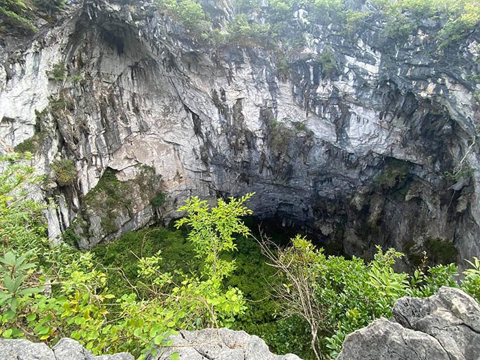 Phát hiện hố sụt “tử thần” ở Hà Giang, đẹp như phim viễn tưởng nhưng cực khó đi - 5