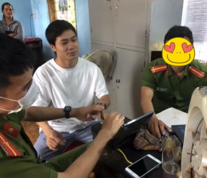 Cầu thủ ĐT Việt Nam bị amp;#34;đàoamp;#34; ảnh làm thẻ CCCD, có 1 người để lại amp;#34;ấn tượng sâu sắcamp;#34; - 2