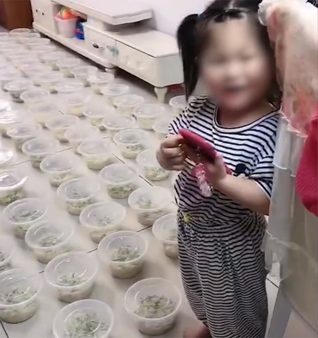 Anh shipper gọi ra lấy hàng con gái đặt, người bố choáng váng không nói nên lời - 2