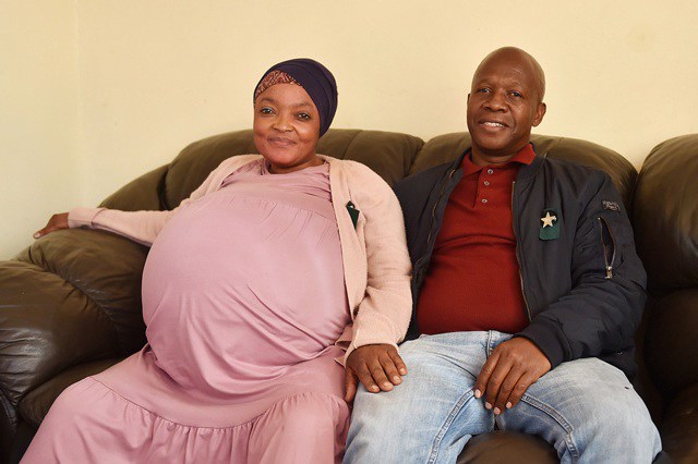 Mẹ bầu bụng khổng lồ sinh 10 đứa con cùng lúc, người chồng đưa ra tuyên bố gây ngỡ ngàng - 1