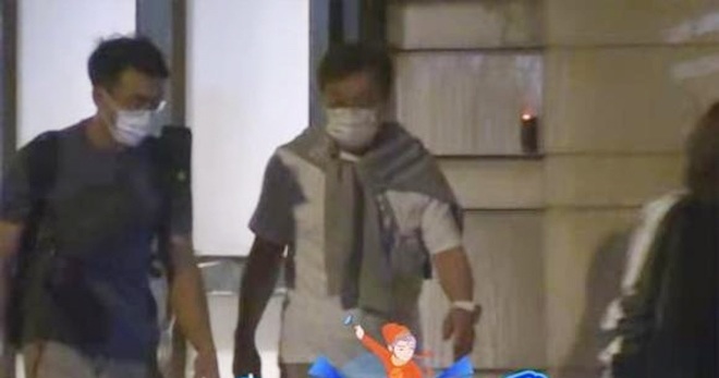 Ngôi sao 24/7: Từng là ngôi sao võ thuật, Thành Long giờ tập tễnh đi ăn lẩu với bạn bè - 2