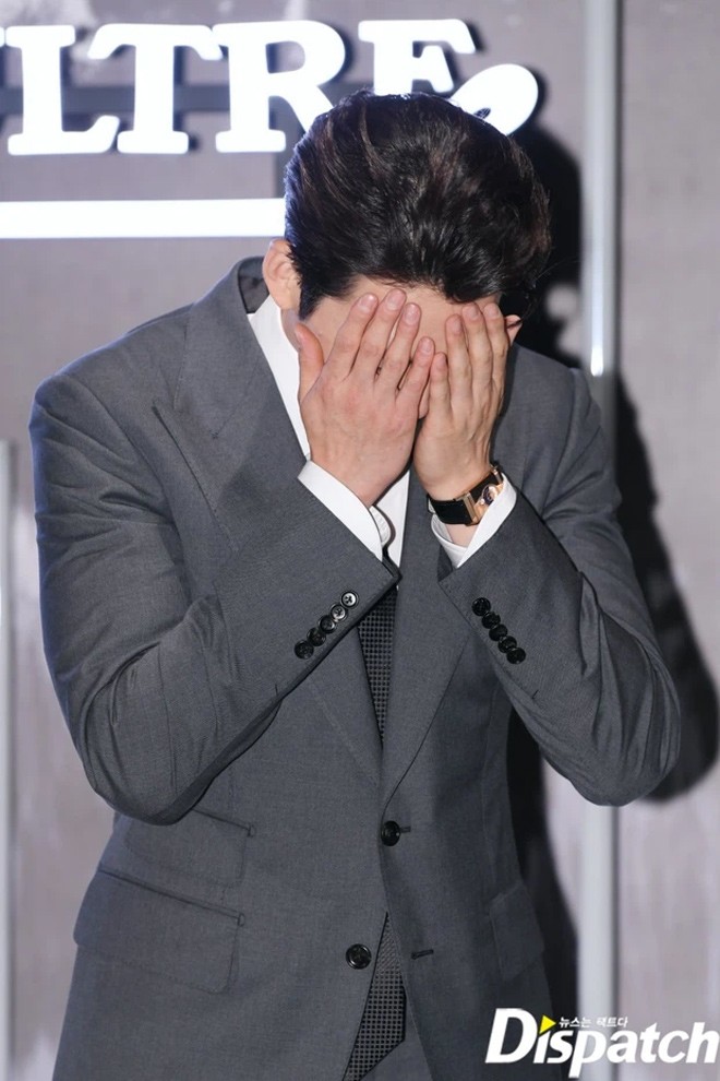 Ngôi sao 24/7: Từng là ngôi sao võ thuật, Thành Long giờ tập tễnh đi ăn lẩu với bạn bè - 5