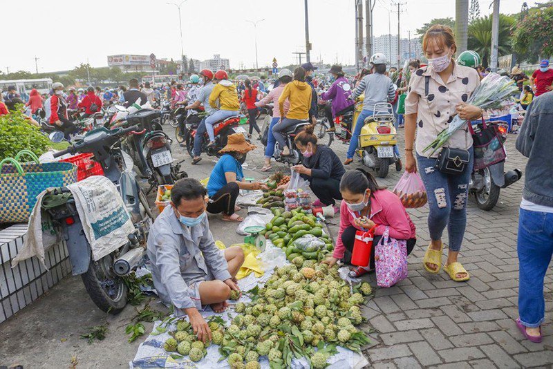 COVID-19 ngày 16/6: Anh trai và đồng nghiệp của nhân viên ngân hàng ở TP Vinh nhiễm Covid-19 - 2