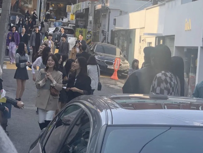 Song Hye Kyo hẹn hò “phi công” kém 11 tuổi trong phim mới - 7