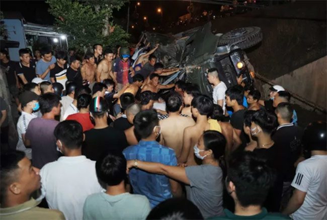 Tin tức 24h: Khai quật tử thi, lộ nguyên nhân tử vong của khách hát ở quán karaoke - 4