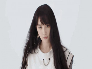 Lưu Diệc Phi trẻ trung hơn khi để tóc mái Nhật