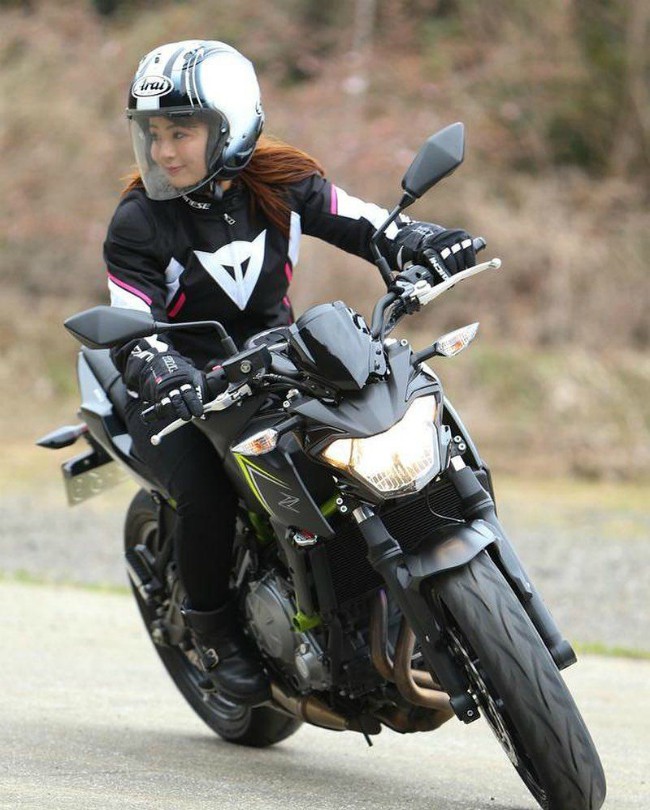 Người mẫu Nhật hướng dẫn tạo dáng gây tranh cãi trên sóng HTV giờ ra sao? - 15