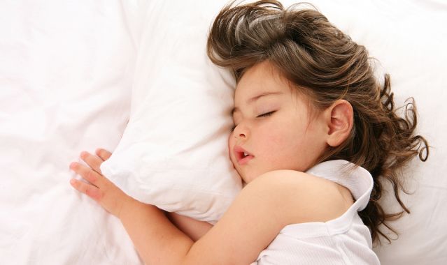 Trẻ ngủ với bà và với mẹ khác biệt rõ rệt, vào mẫu giáo sẽ ảnh hưởng tới sức khoẻ - 3