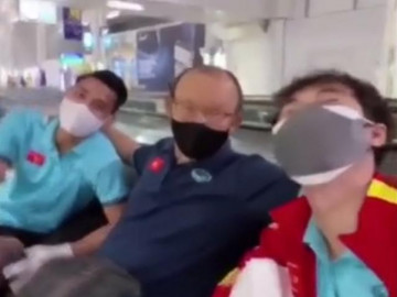 Cưng xỉu khoảnh khắc Văn Toàn dạy HLV Park Hang Seo nói cảm ơn