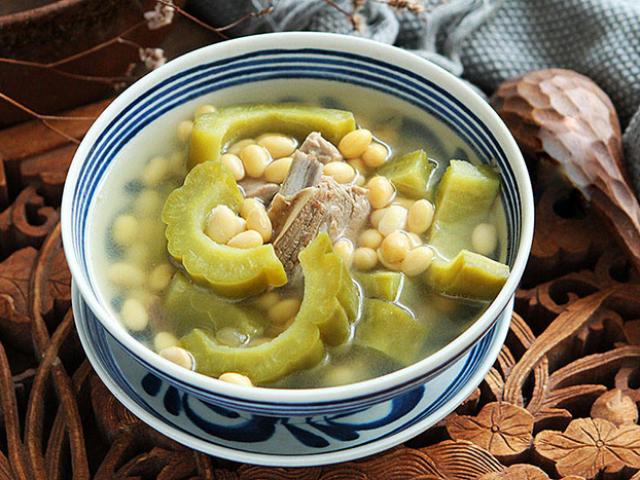 Oi nóng, mướp đắng không nhồi thịt nữa, đem nấu canh với hạt này vừa mát lại bổ