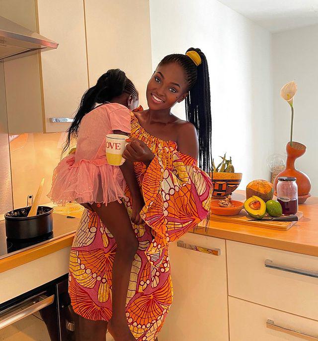 Hoa hậu châu Phi đẹp như tranh vẽ, đẻ ra hai con gái ai cũng trầm trồ - 13