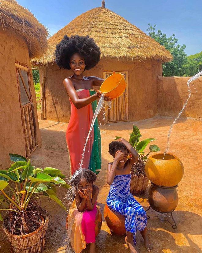 Hoa hậu châu Phi đẹp như tranh vẽ, đẻ ra hai con gái ai cũng trầm trồ - 4