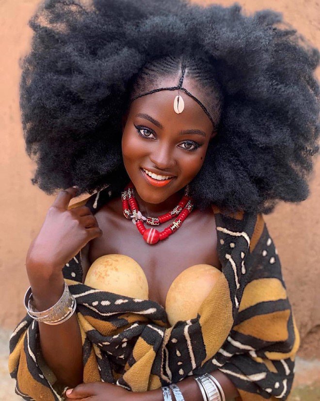 Hoa hậu châu Phi đẹp như tranh vẽ, đẻ ra hai con gái ai cũng trầm trồ - 1