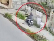 Clip Eva - Lái xe máy để mắt trên trời, nam tài xế đầu trần gặp tai nạn khó đỡ