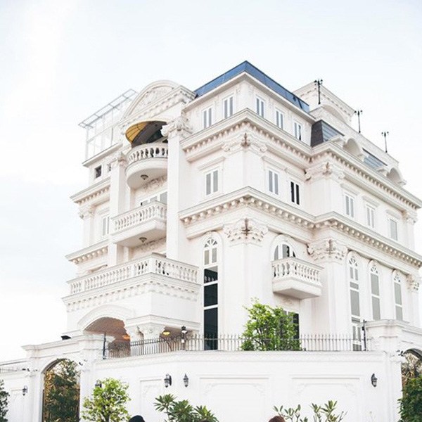 Mỹ nhân Việt giàu có ở nơi nguy nha như cung điện, tới sân thượng cũng hơn người - 1