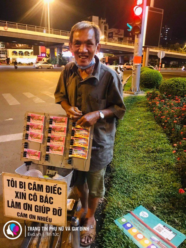 Ông lão câm điếc bán vé số từng từ chối 70 triệu tiền từ thiện và chú chó hot mạng - 4