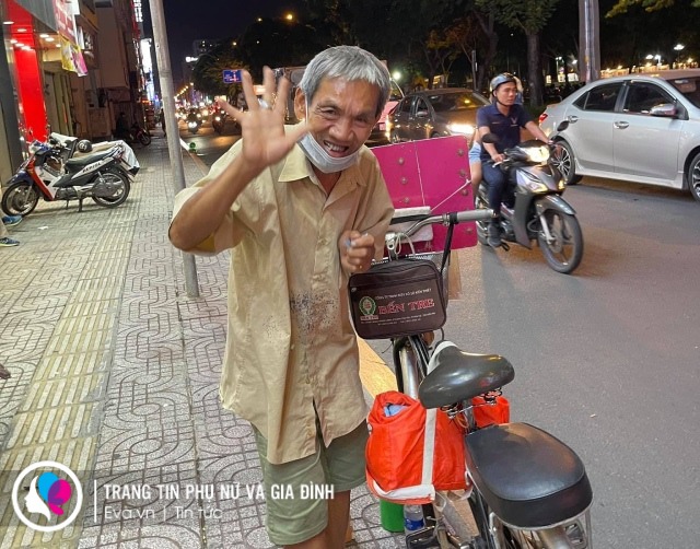 Ông lão câm điếc bán vé số từng từ chối 70 triệu tiền từ thiện và chú chó hot mạng - 6