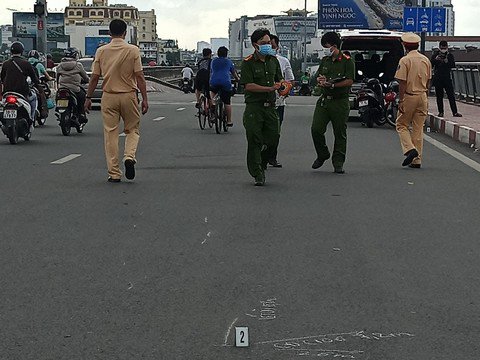 Tin tức 24h: Tài xế xe ôm tử.vong trên cầu Bình Lợi, dự cảm không lành của những người vợ - 1