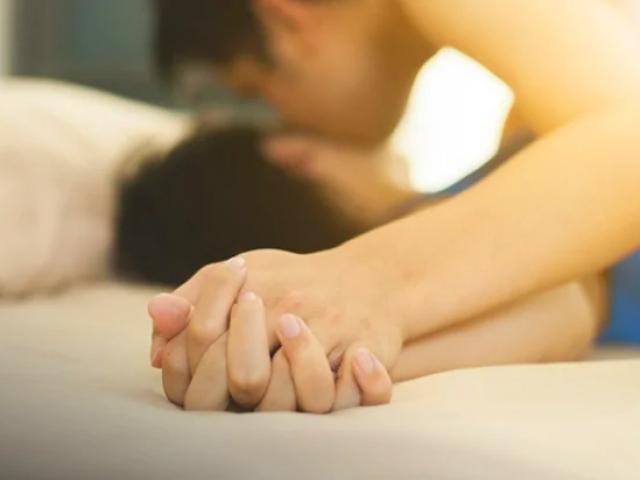 Cưới 2 tháng nhưng vợ vẫn không chịu làm chuyện chăn gối, chồng ngỡ ngàng khi biết sự thật