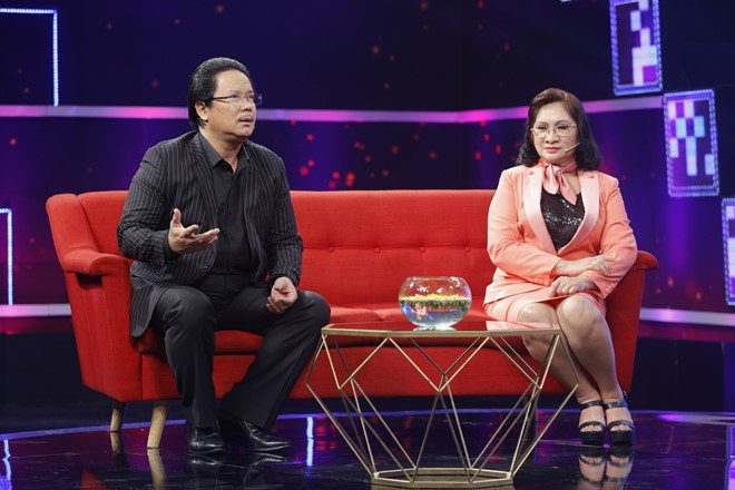Họ nên duyên cũng nhờ ly sữa đậu nành mà Công Hậu mua cho Bích Ngọc khi họ đi thực tập tại Long An, bởi sự chăm sóc nhẹ nhàng của Công Hậu mà đến nay cặp vợ chồng đã chung sống hơn 40 năm.