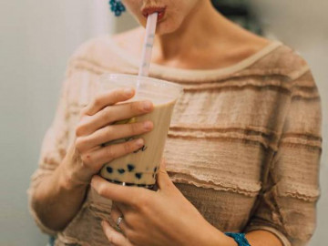 Chuyên gia cảnh báo uống trà sữa trân châu mỗi ngày có thể khiến tay chân "hóa đá"