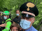 Tin tức - Ly kỳ hành trình giải cứu bé trai 21 tháng tuổi đi lạc 2 đêm trong khu rừng vắng vẻ