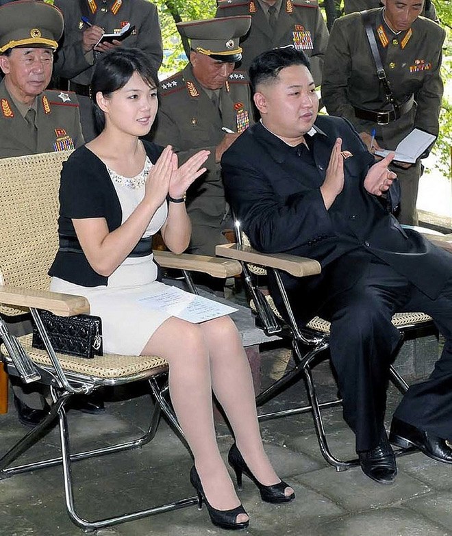 Nhan sắc nền nã, bà xã Chủ tịch Kim Jong-un chỉ mặc một kiểu đồ vẫn toát cốt cách - 9