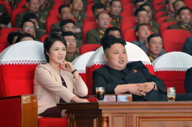 Nhan sắc nền nã, bà xã Chủ tịch Kim Jong-un chỉ mặc một kiểu đồ vẫn toát cốt cách - 12