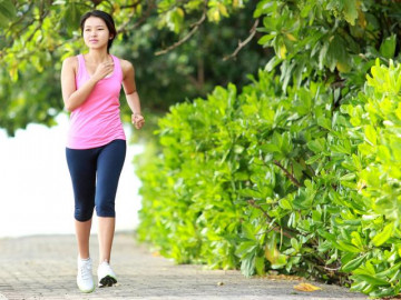 Chăm đi bộ mà  bụng vẫn mỡ, lưng đau có thể vì 9 kiểu đi sai lầm thế này