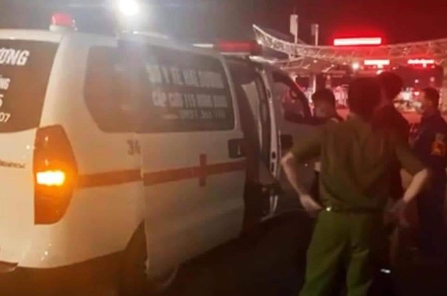 Nhóm người từ Hải Dương thuê xe cấp cứu để vượt chốt kiểm soát vào tỉnh Quảng Ninh.