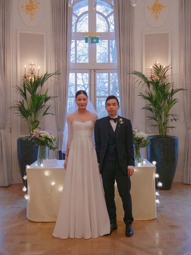 Chà Mi được chồng gốc Hoa cầu hôn trong nhà vệ sinh, đám cưới vỏn vẹn 6 người dự - 1