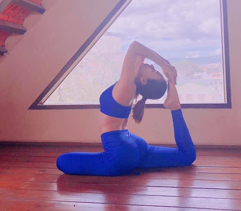 Mỹ nhân 8X cũng chăm chỉ tập luyện yoga tại nhà vào mỗi buổi sáng để bắt đầu một ngày mới nhiều năng lượng tích cực.
