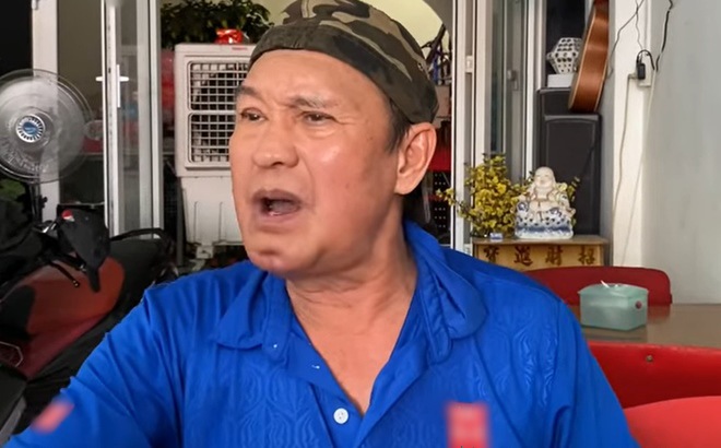 Ông cho biết có những nghệ sĩ đương thời bước đến chỗ đông người ra kiểu ta là nghệ sĩ, ăn trên ngồi trước.