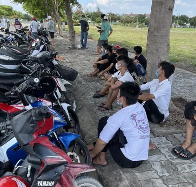 Nhóm đối tượng bị bắt giữ tại hiện trường