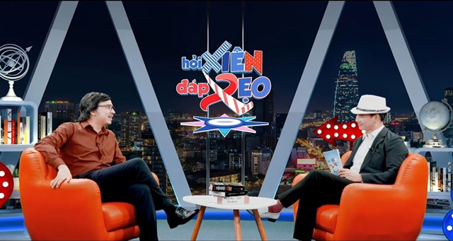 Đinh Tiến Dũng và Xuân Bắc là hai người tham gia hỏi - đáp trong chương trình theo cách hài hước.