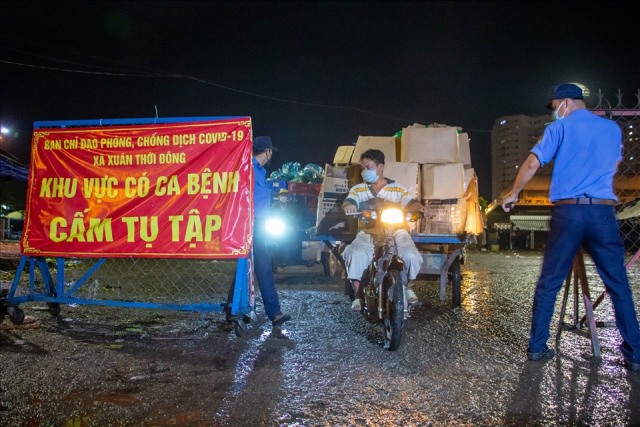 Từ 0h ngày 28/6, chợ đầu mối nông sản thực phẩm Hóc Môn (TP.HCM) phải tạm dừng hoạt động tập kết, giao hàng trực tiếp trong 7 ngày.